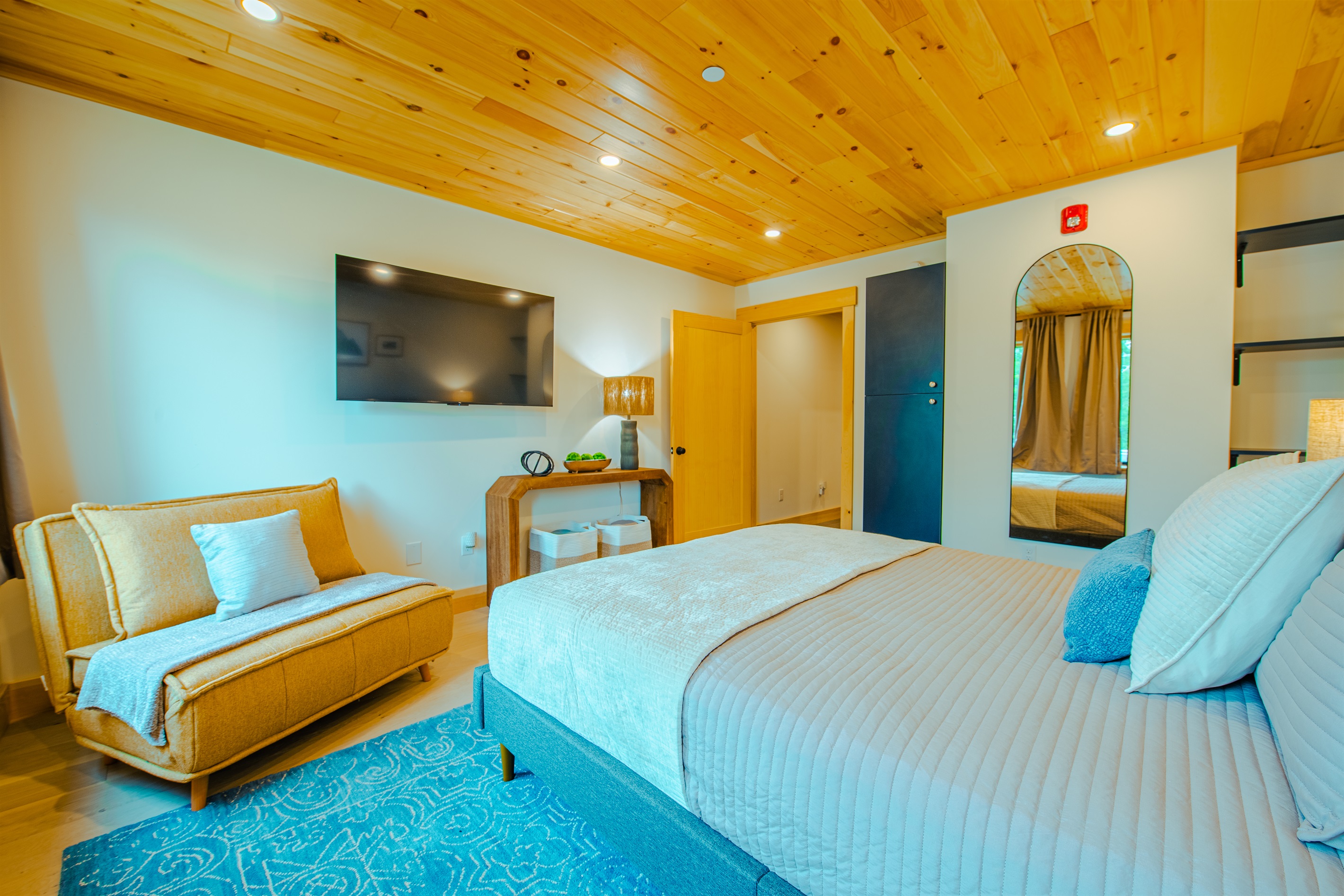 Second Bedroom with Twin Pull-out Chair