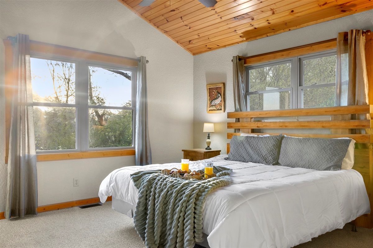 Bedroom Retreat: Bright room with rustic charm, scenic views, and morning sunshine awaits you!