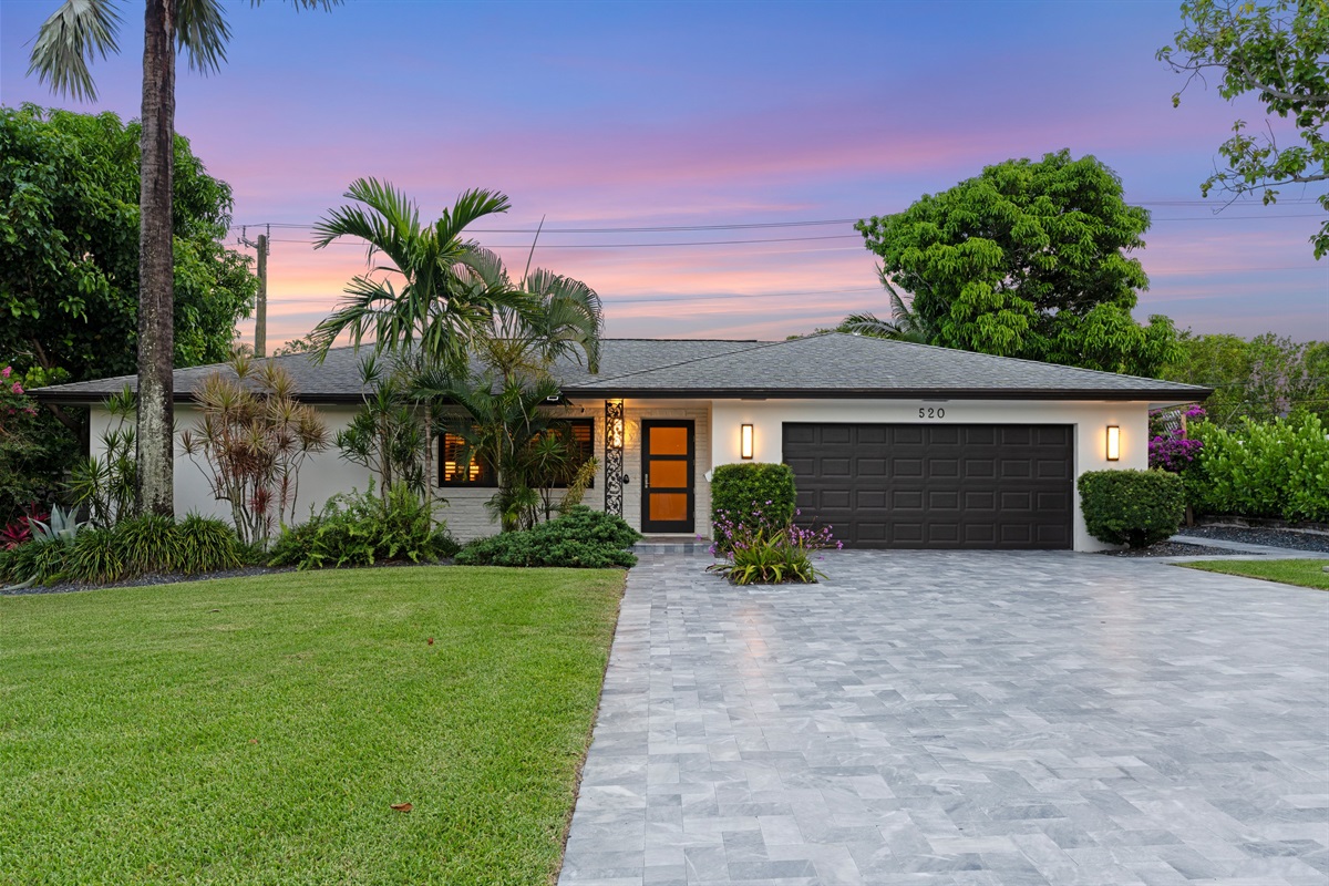 Lush, Tropical Surroundings for the Perfect Florida Vibe