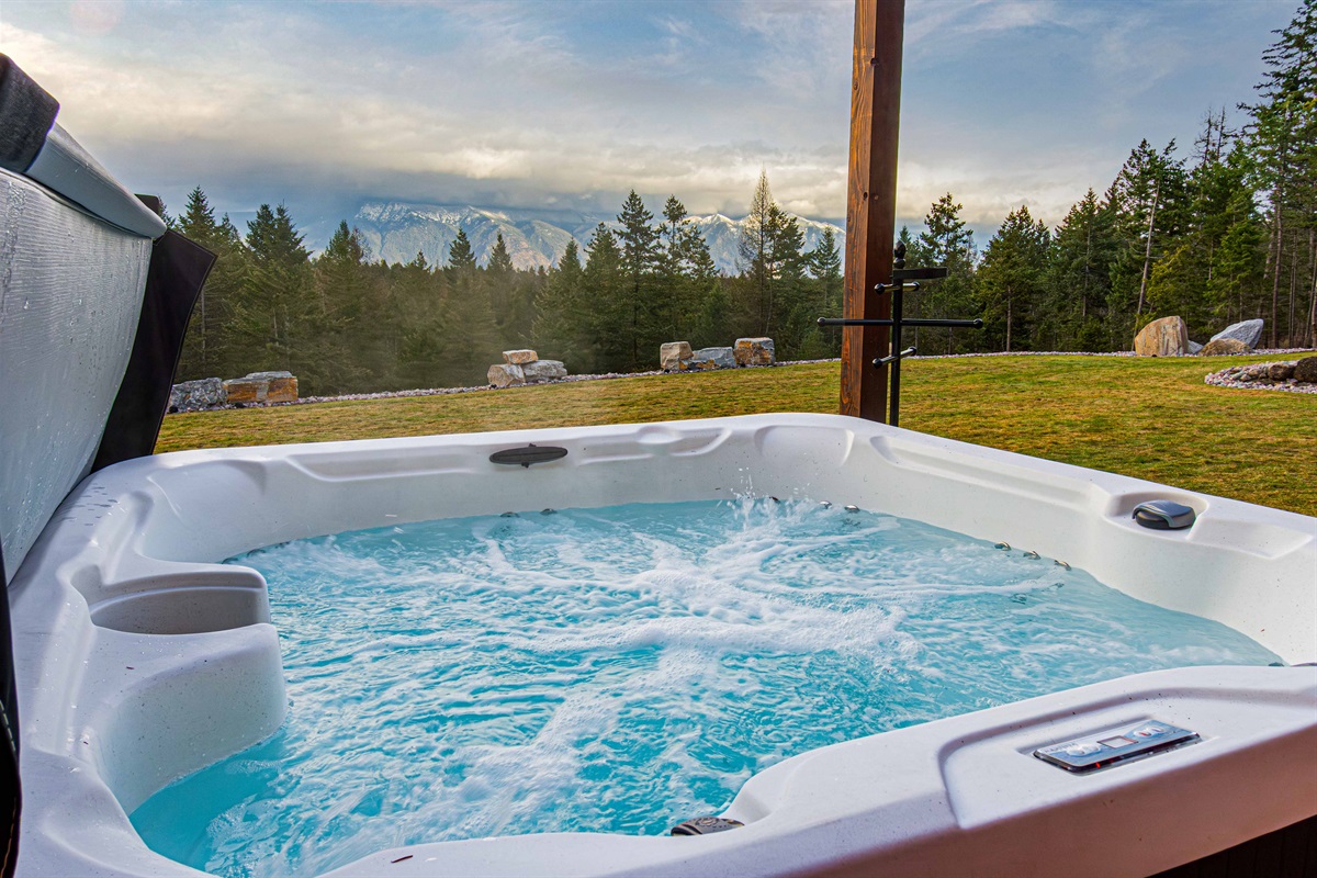 2 Hot tubs with views into Glacier National Park.