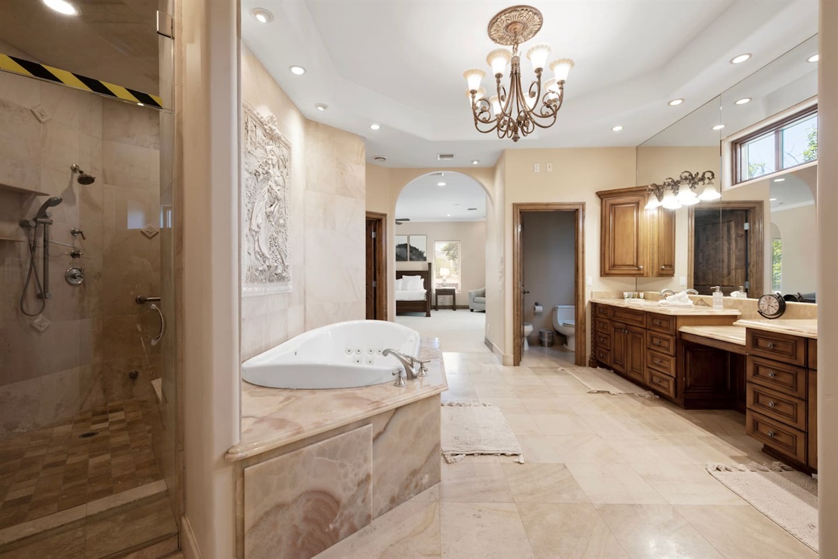 7BR+ Bonus Room Phoenician Mansion w/ Hot Tub&Pool-Heat Avail! — 7BR+Bonus Room Phoenician Estate • Heated Pool + Hot Tub, Phoenix, Arizona — photo 66