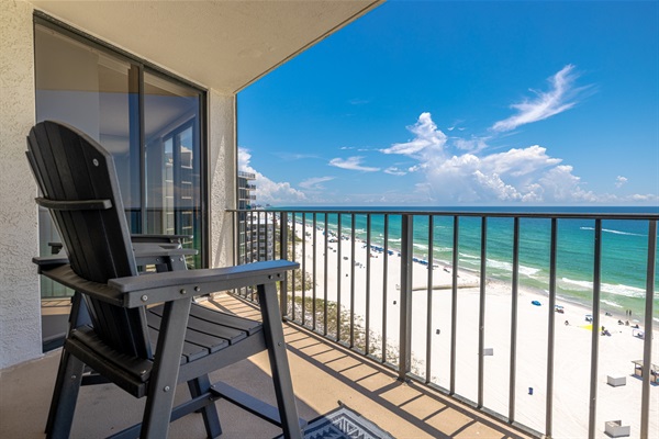 Wrap around balcony: Beach view