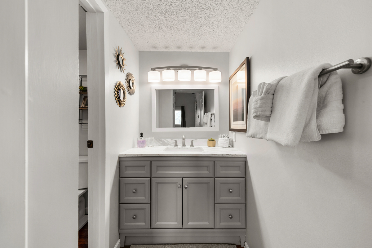 Ensuite Bathroom 1 | Vanity Area