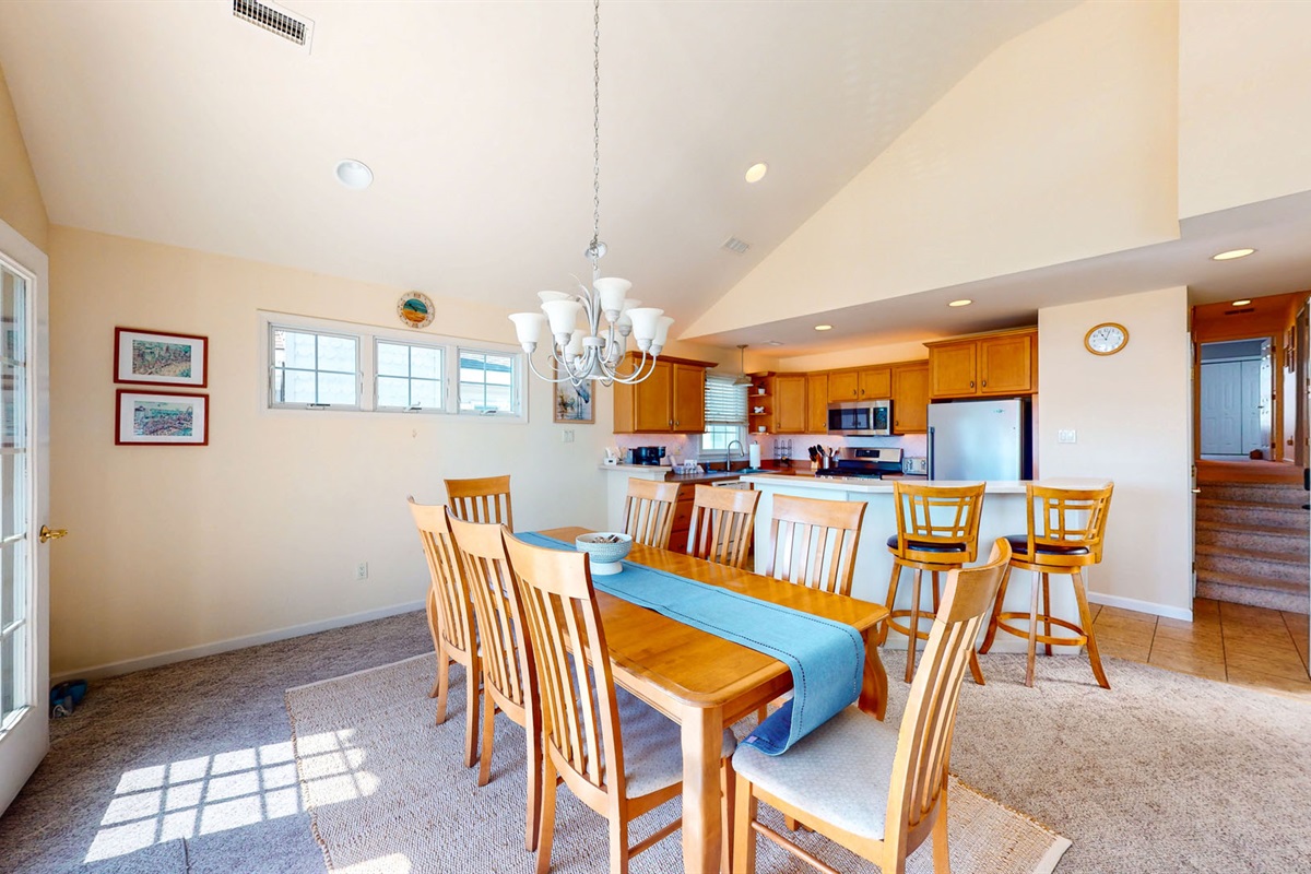 Dining area which can seat eight