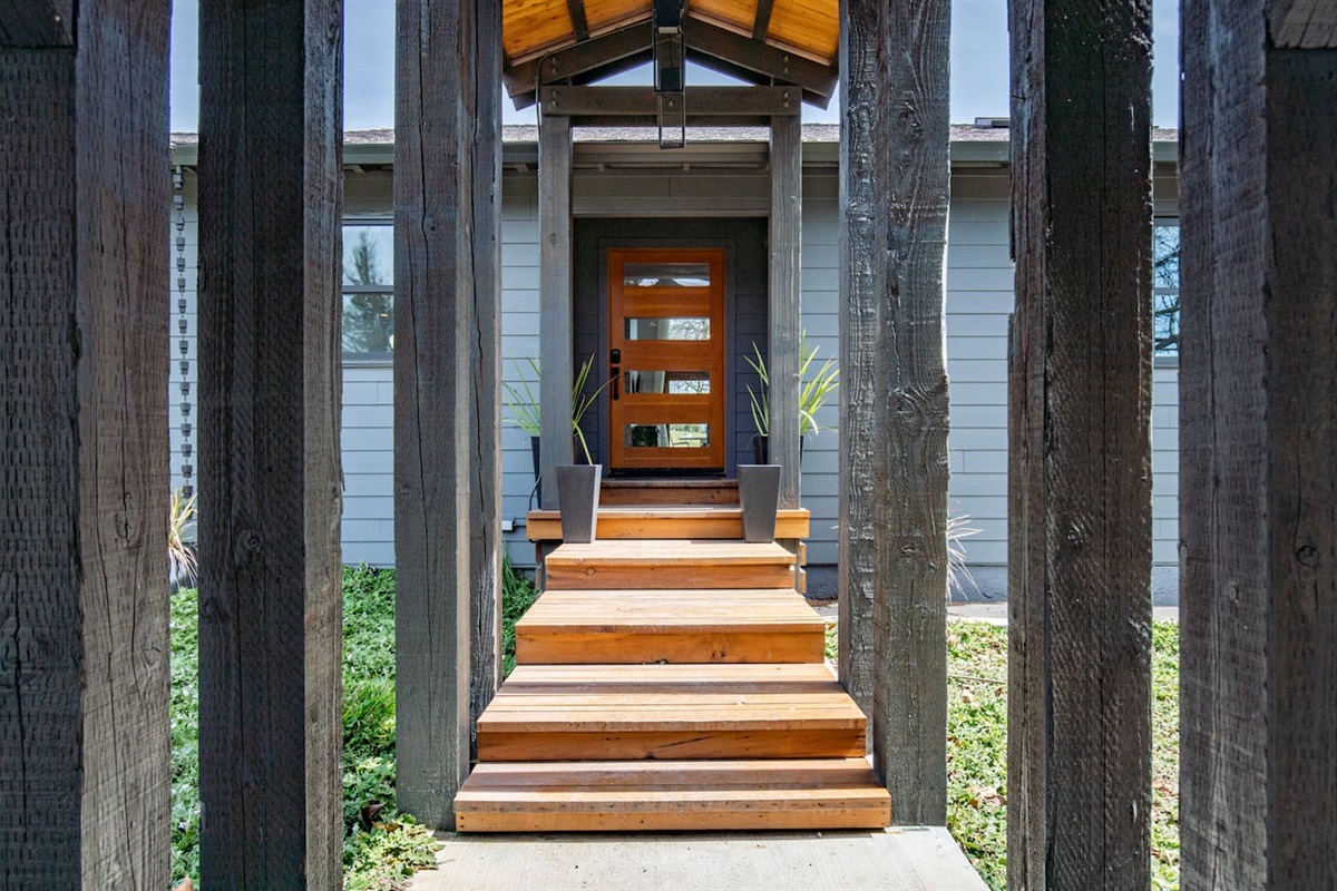 Follow the charming path to your front door –Welcome to English Hill Getaway!