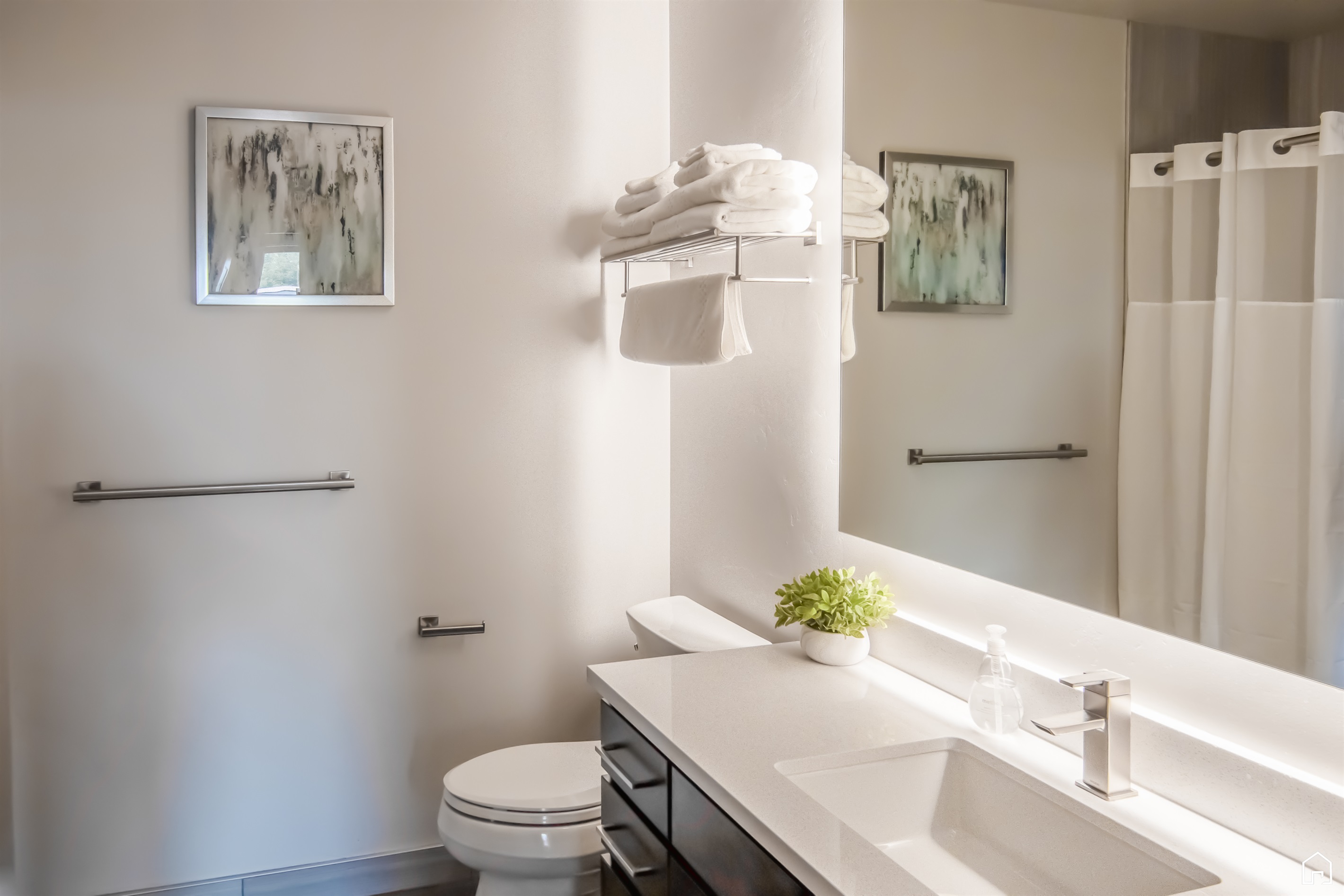 Guest bathroom 1 with toilet and shower