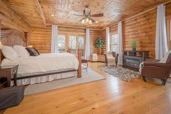 Primary bedroom on main floor with access to back porch. Pack'n'play available. 