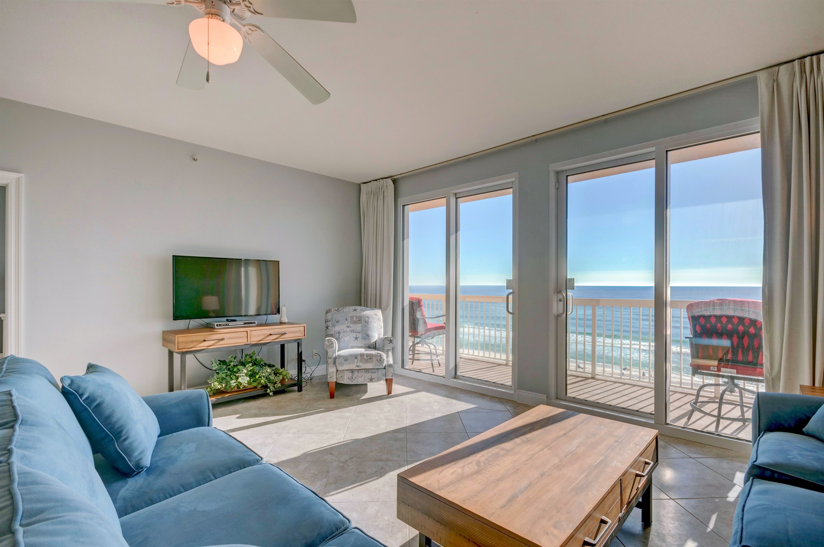 Spacious 5th Floor Luxury Condo – Free Beach Chairs & Daily Tickets!