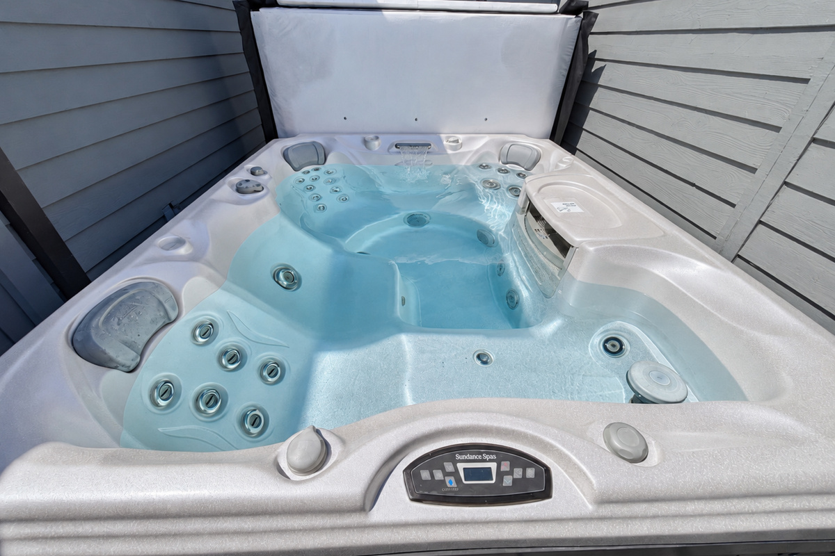 Hot tub sits 4-5
