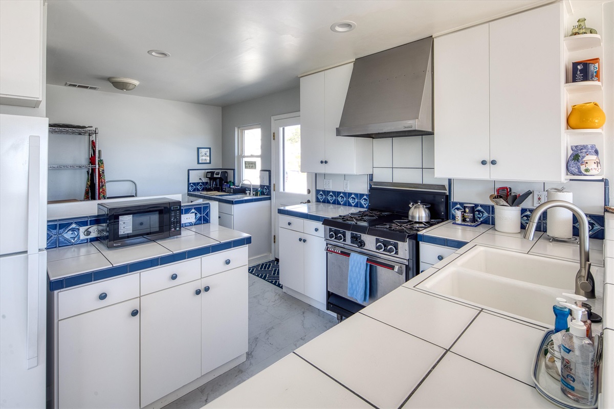 Fully stocked and family-ready — from pancake breakfasts to holiday dinners, this kitchen makes cooking easy.