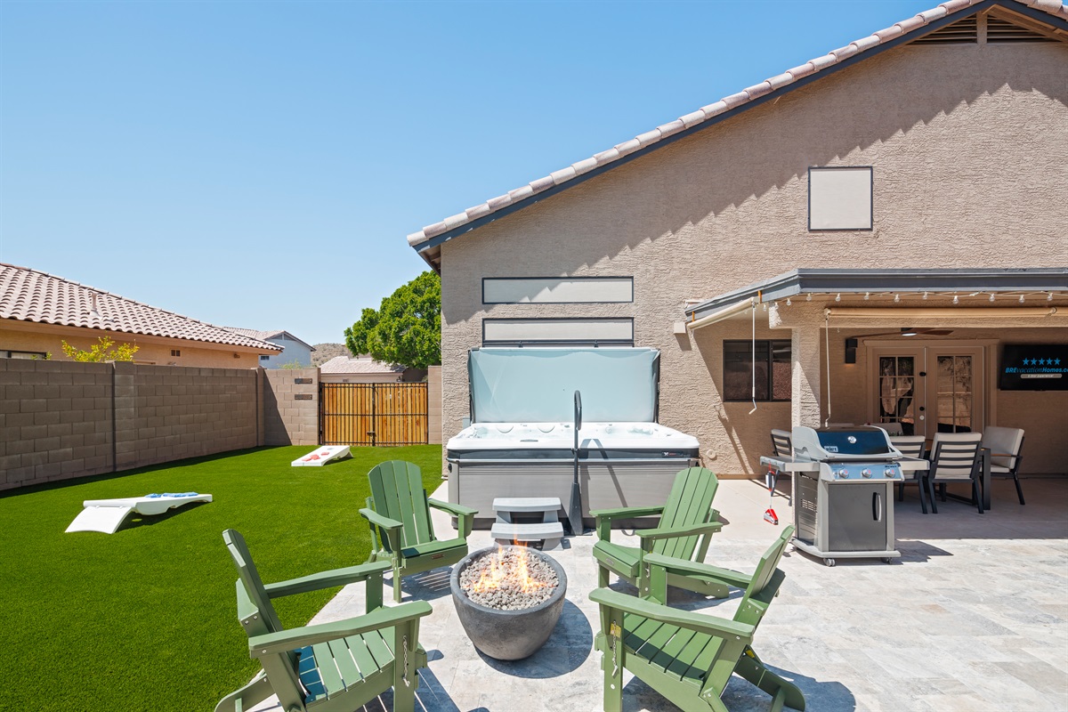 Salt Water HotTub, Natural Gas FirePit +Grill!