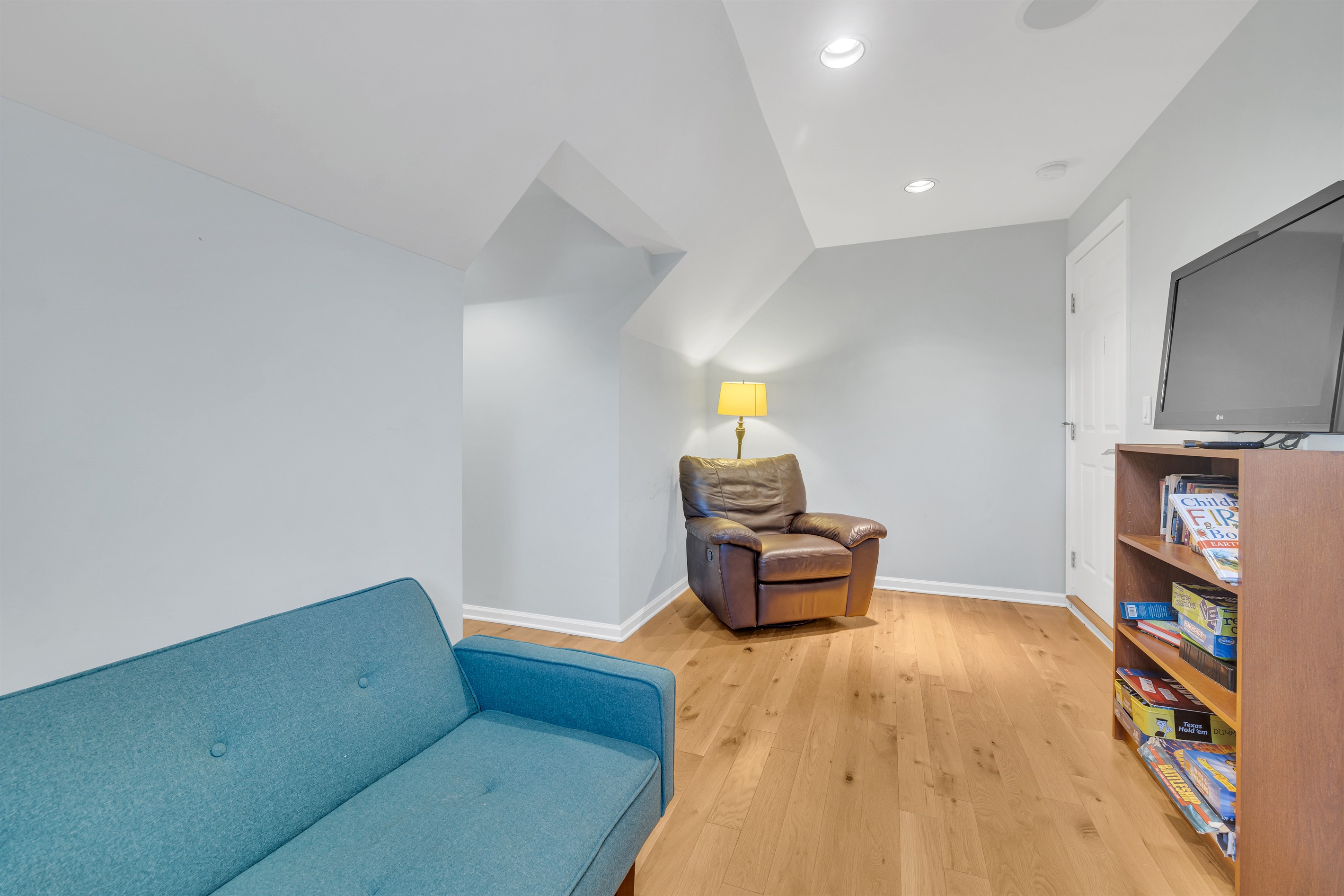 bedroom 4 extra lounging area