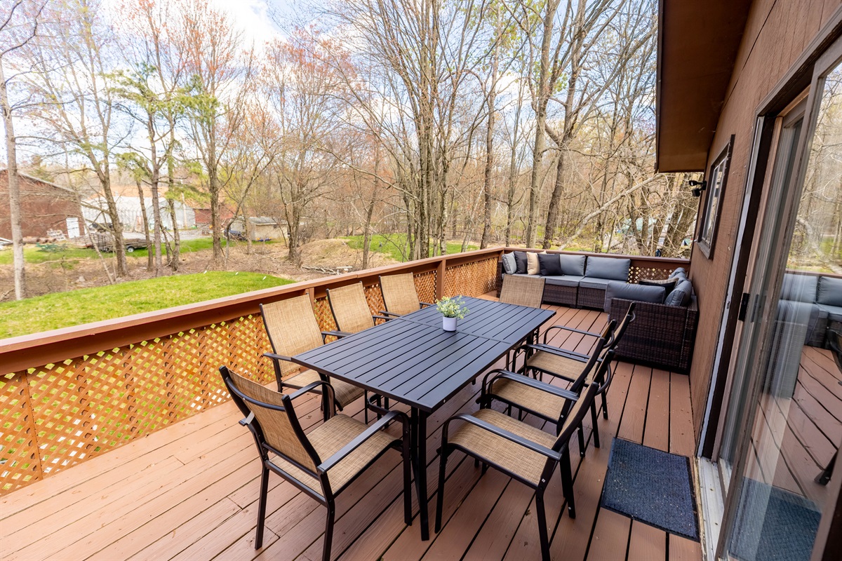 Dine al fresco surrounded by nature! The deck fits the whole group comfortably