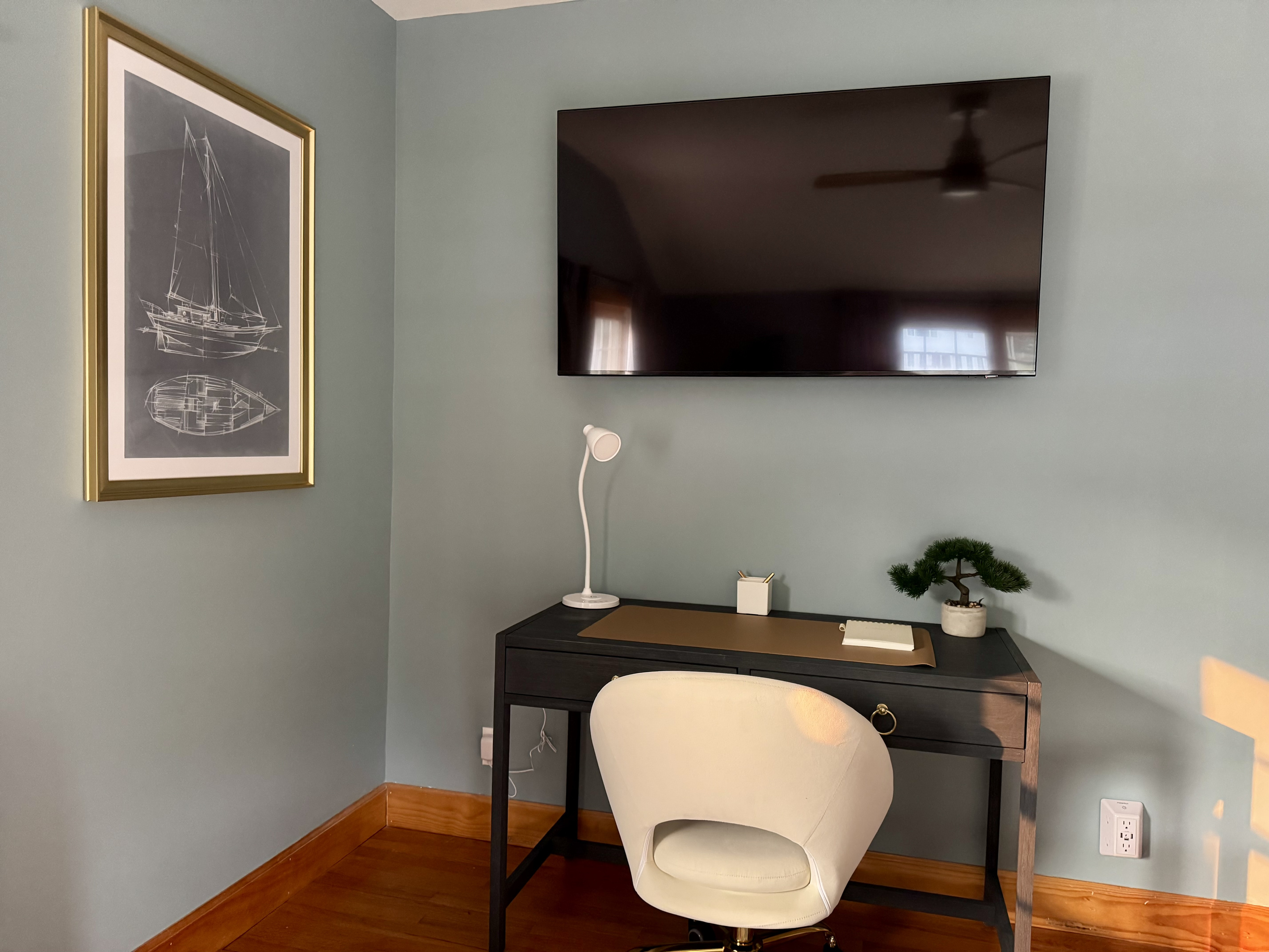 Need to catch up on work? Enjoy a dedicated workspace with fast Wi-Fi.
