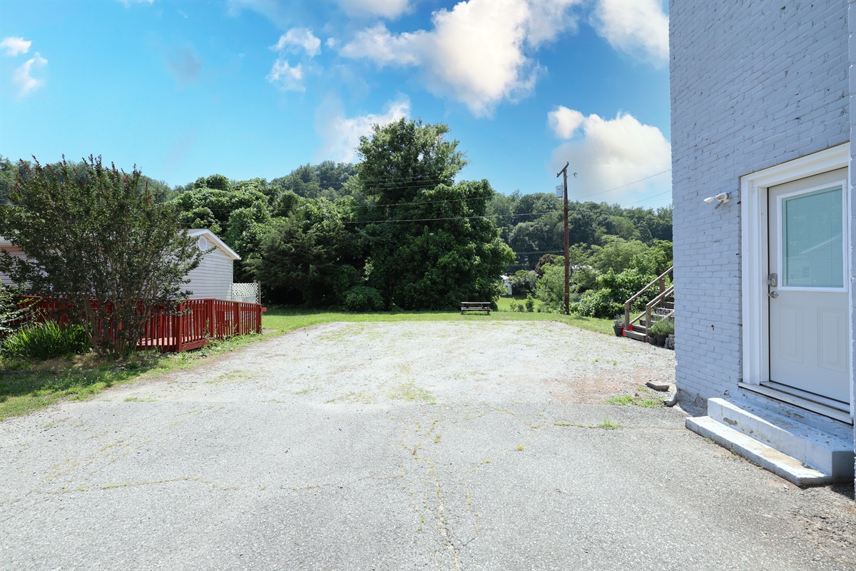 Parking area- large space for boat trailers