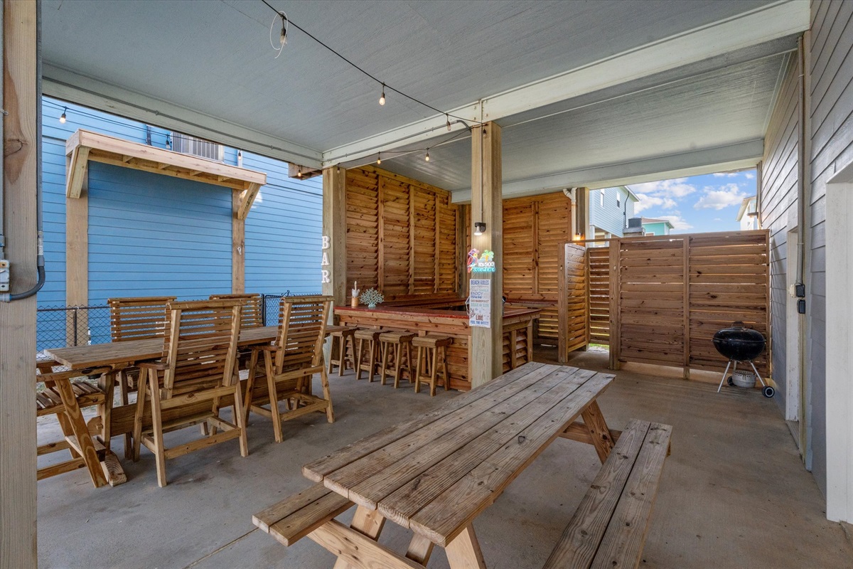 82b10ed51d2c4dd983f4c34bf74338d9 Large | Beachhouse | Texas | TX | Vacation Homes | Galveston | Crystal Beach | Kokomo | Breezy Days | Beachfront Elegance | Sunrise Serenity | Southern Sands Property Management, LLC