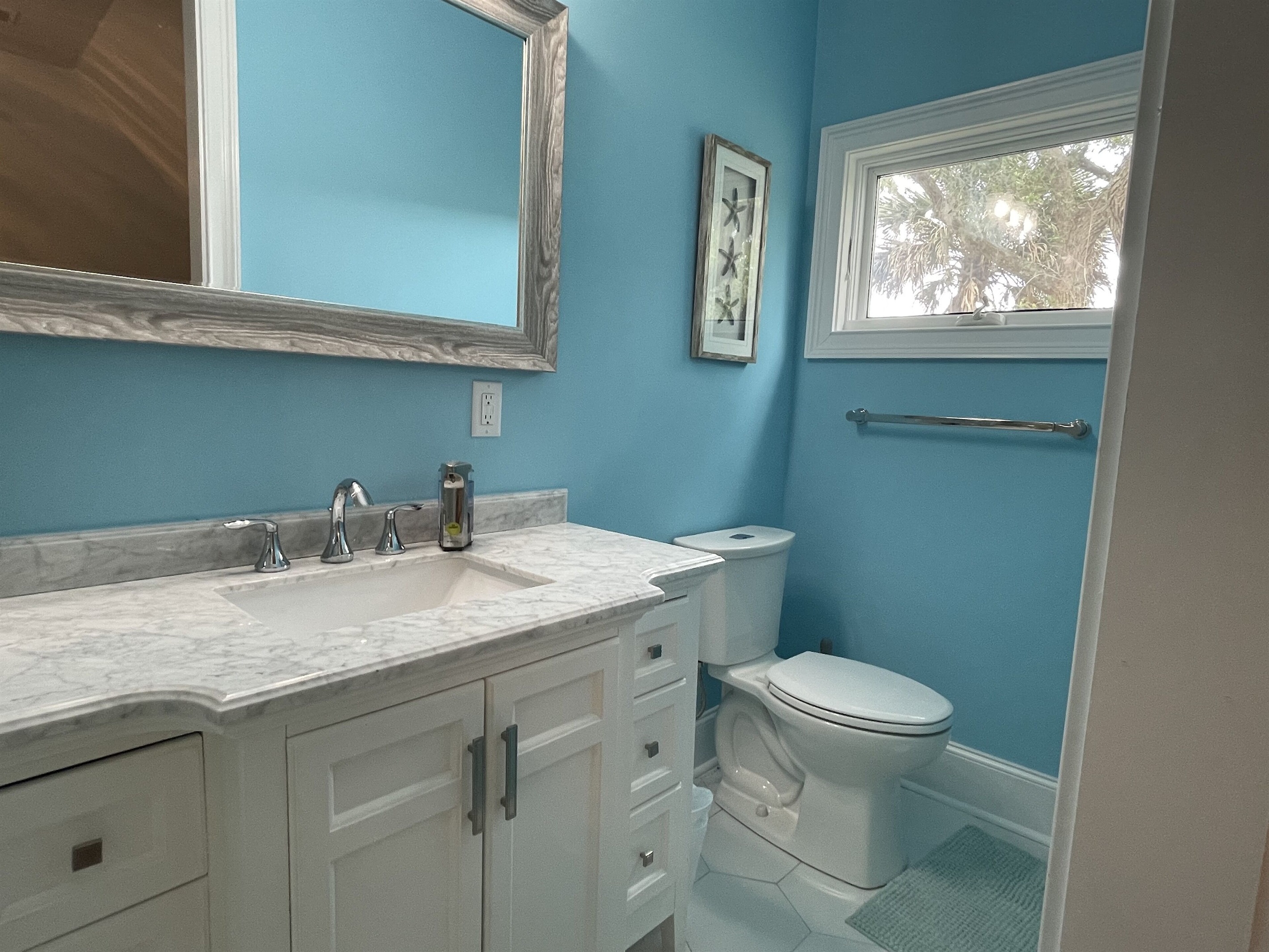 Ensuite Bath for "Starfish Wishes"  bedroom located on 2nd floor 