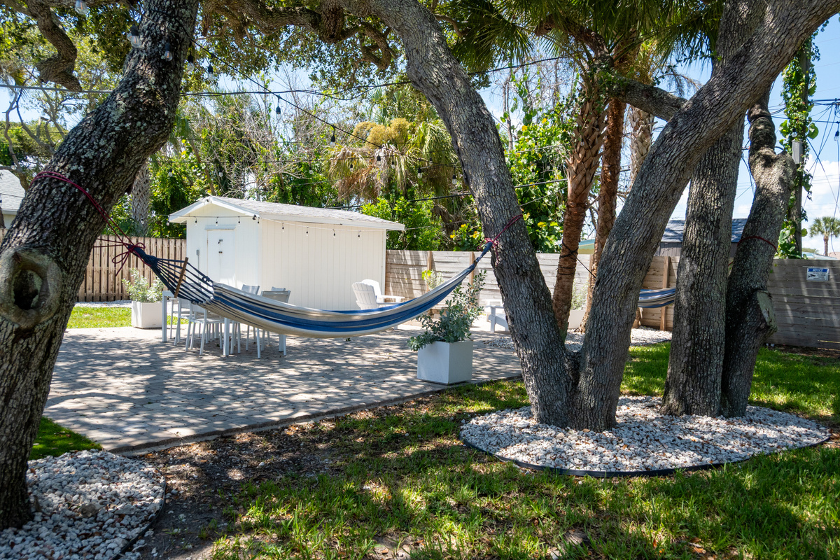 Shared hammock in the Garnet Beaches courtyard
