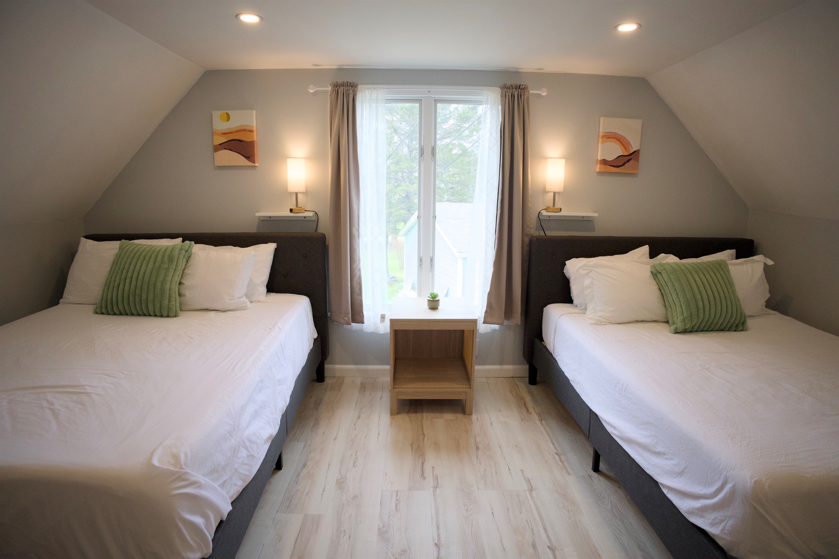 2nd floor : 2 queen beds