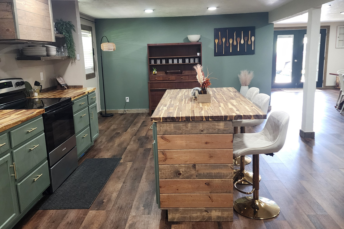 Full kitchen 