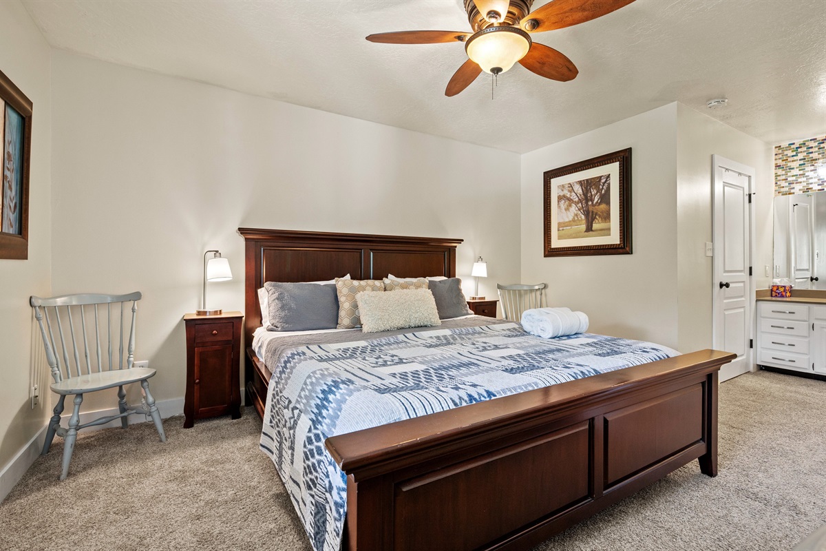 Comfort and cozy lighting create a relaxing mountain retreat.