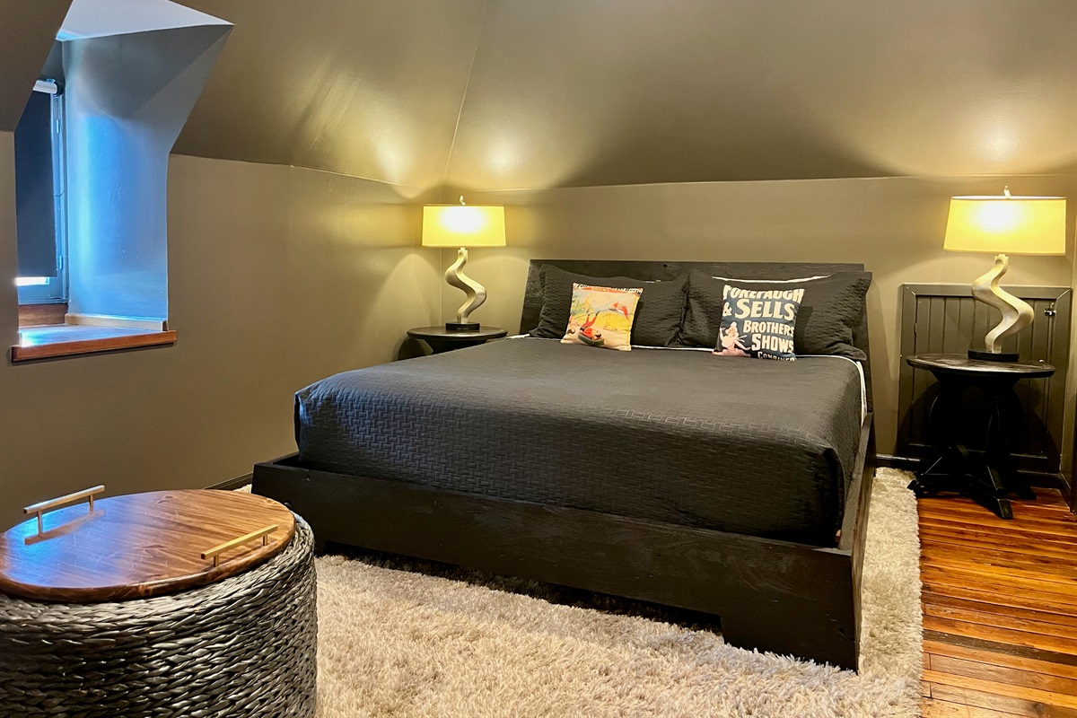 Rear bedroom: California King Bed