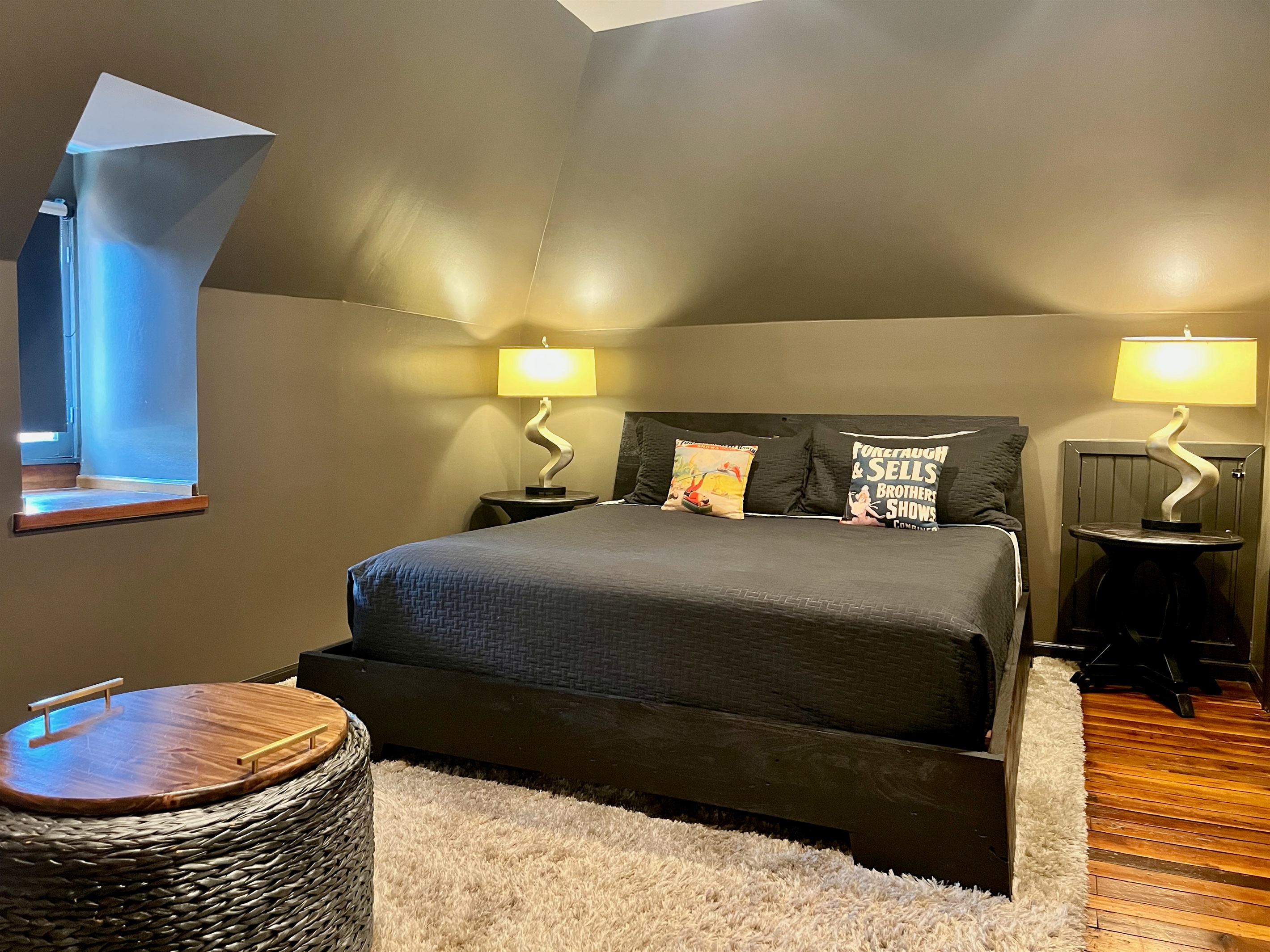 Rear bedroom: California King Bed