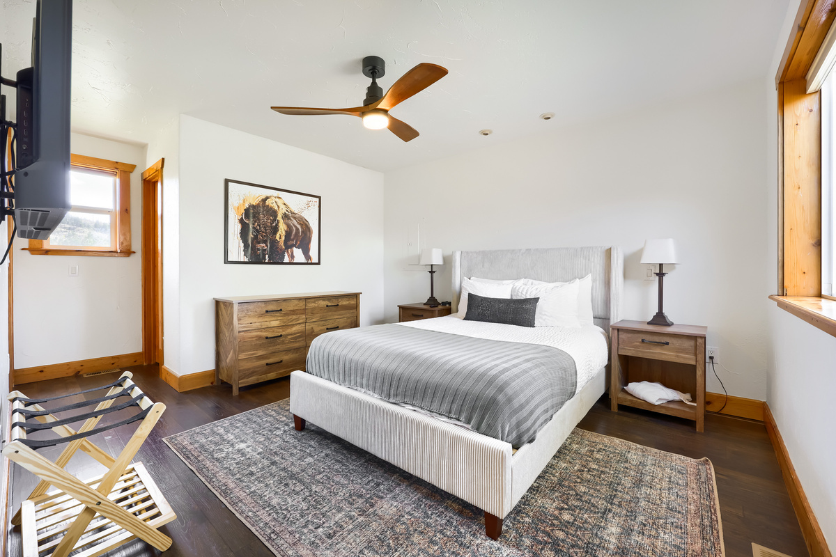 Stretch out, settle in, and enjoy a restful night&rsquo;s sleep in your spacious Master bedroom, surrounded by rustic mountain charm.
