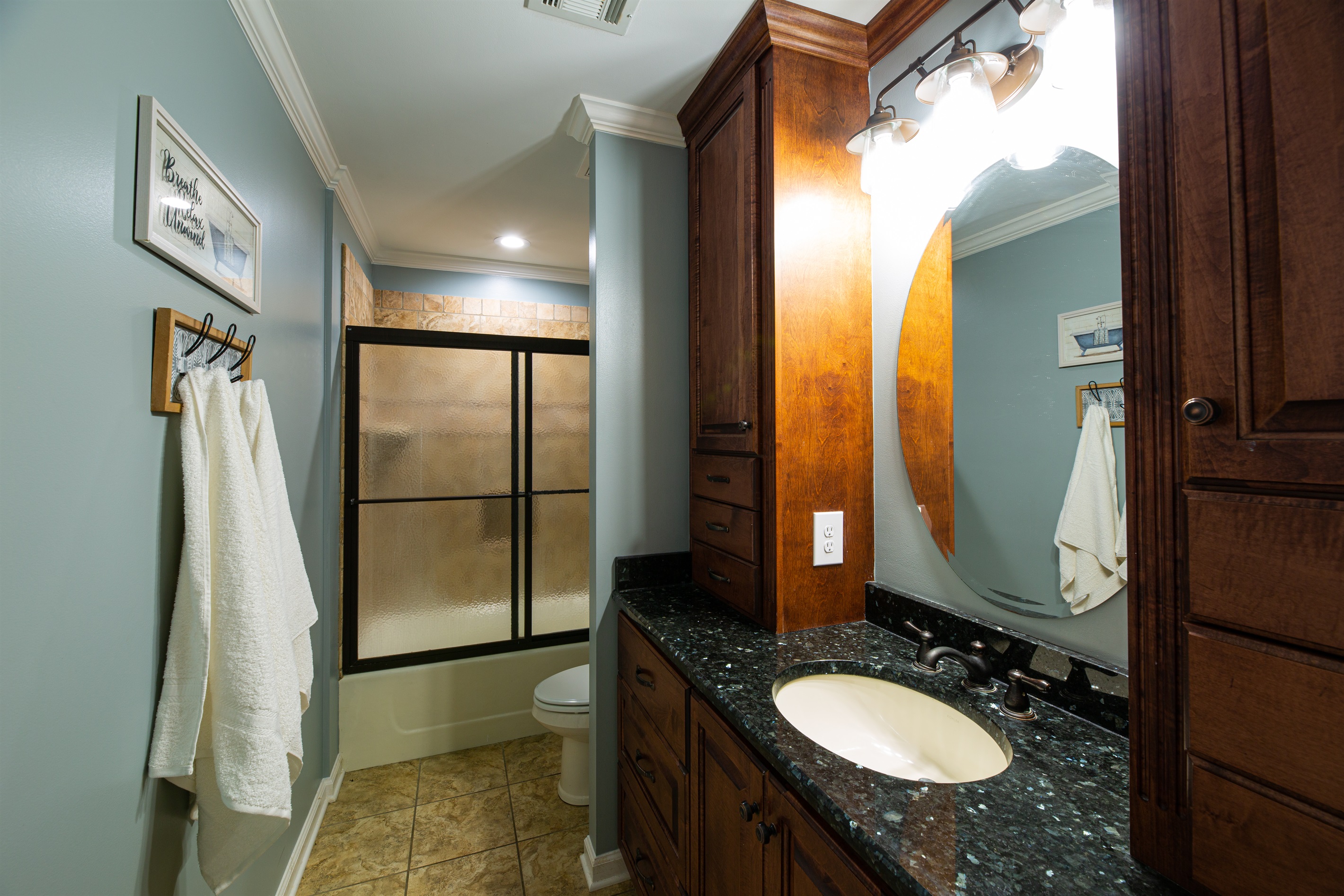 Full Bathroom 3