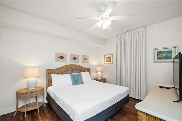 Guest Bedroom - King bed and on-suite bathroom