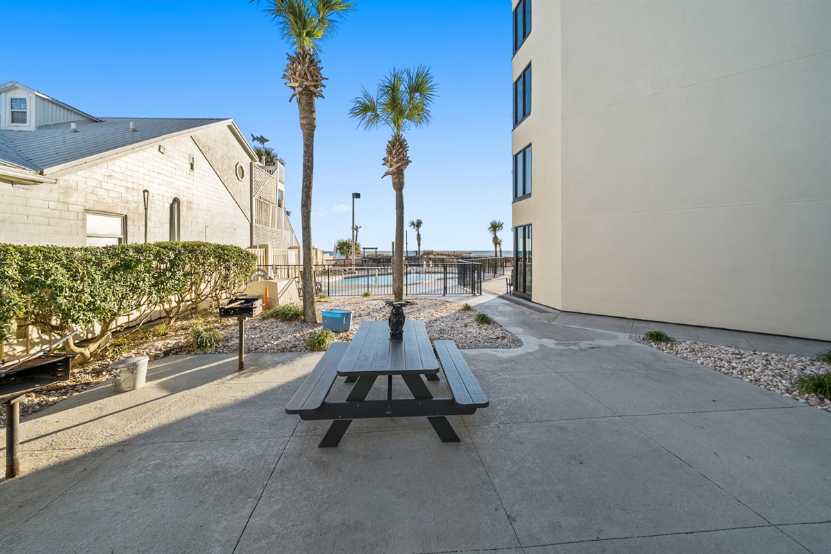 Shared Picnic/Grilling Area (Supply Your Own Charcoal & Lighter Fluid)