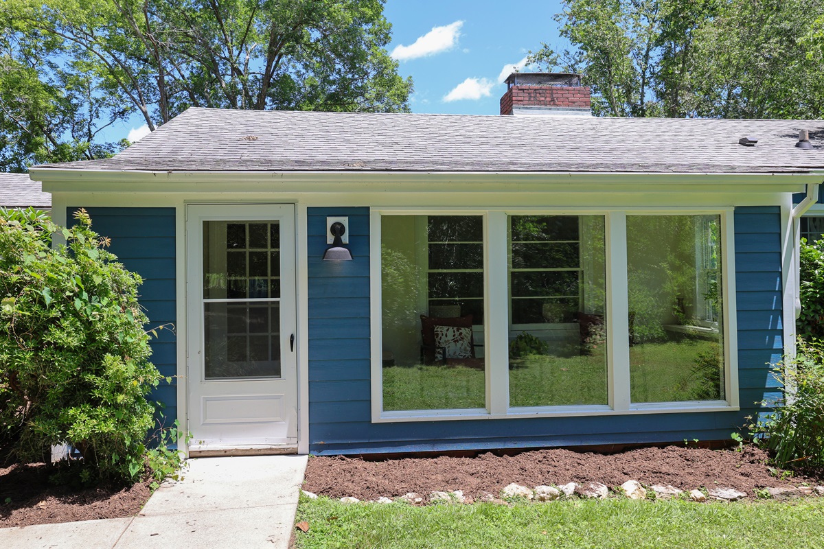 Exterior-Front Entry