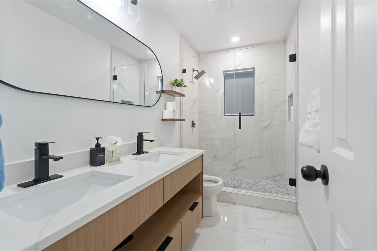 Bright and clean walk-in shower in the second full bathroom, also with a rainfall shower head — perfect for families or groups needing extra space and convenience.