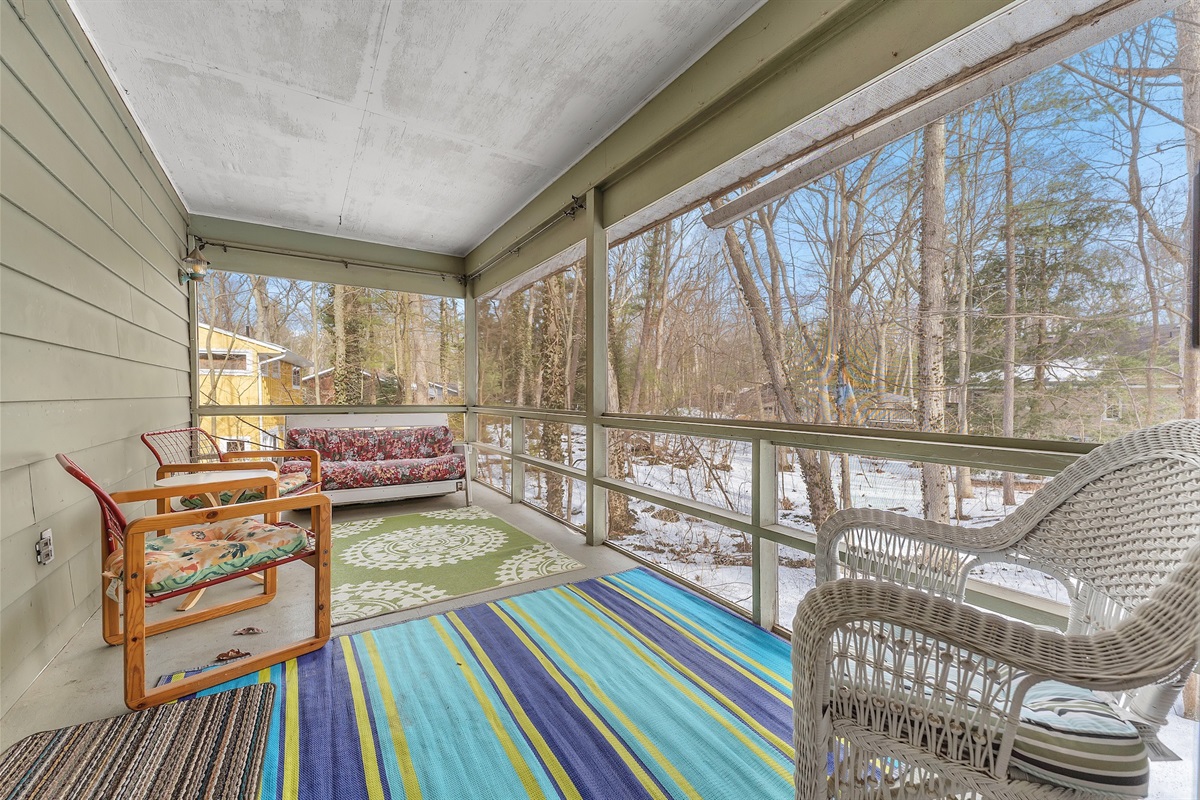 82ee4ef1f92d4b72a73b9061f285bbb9 Large