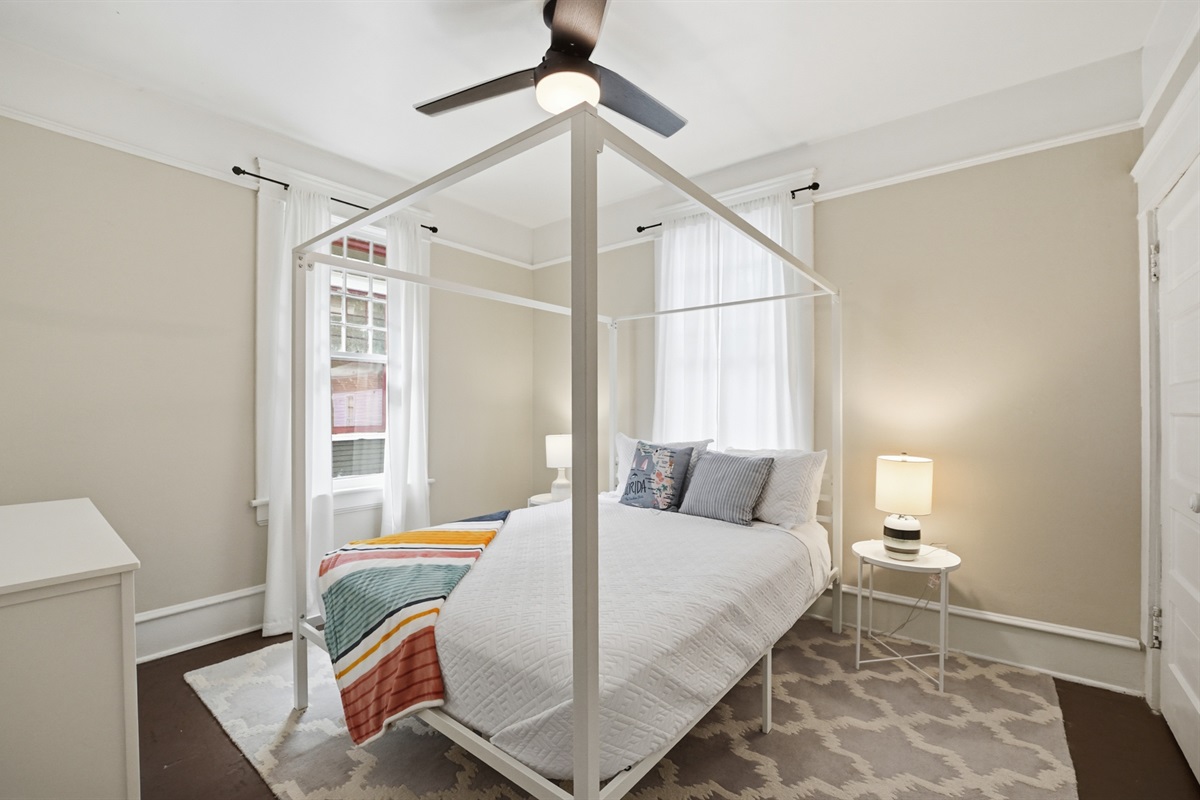 Guest bedroom with queen bed