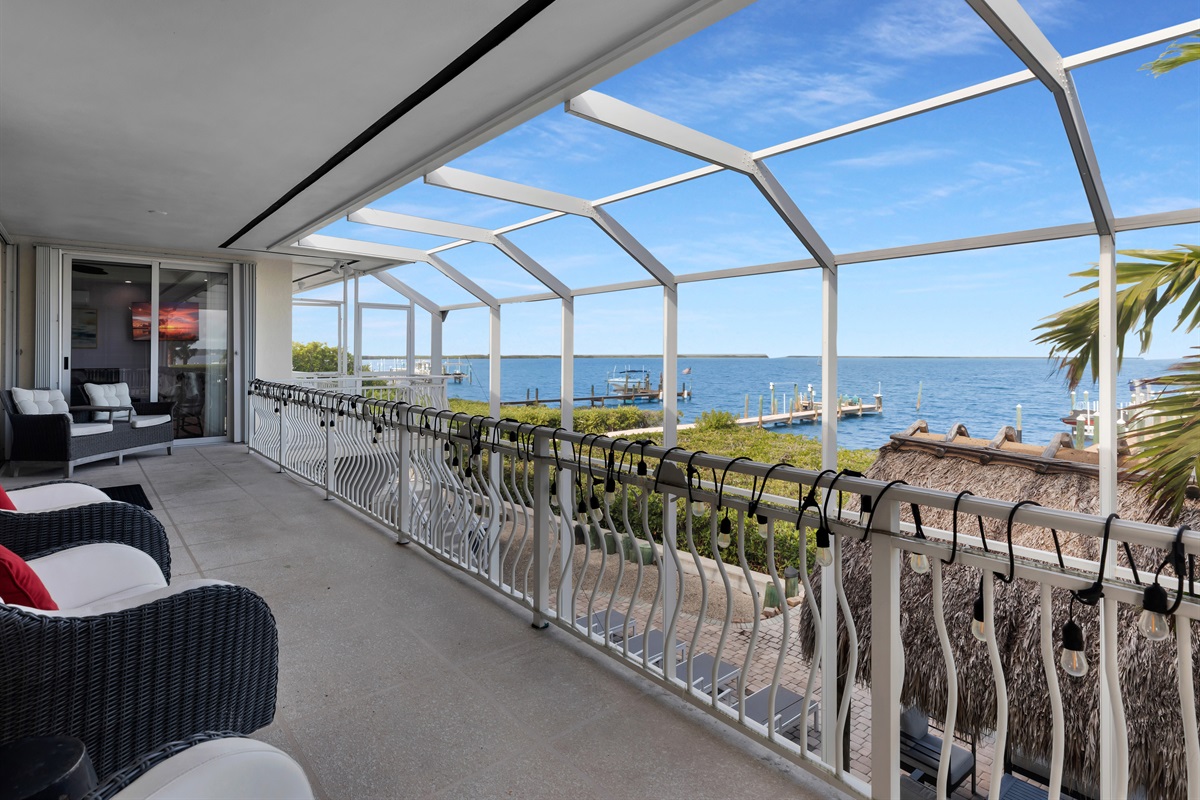 Second floor patio lounge area