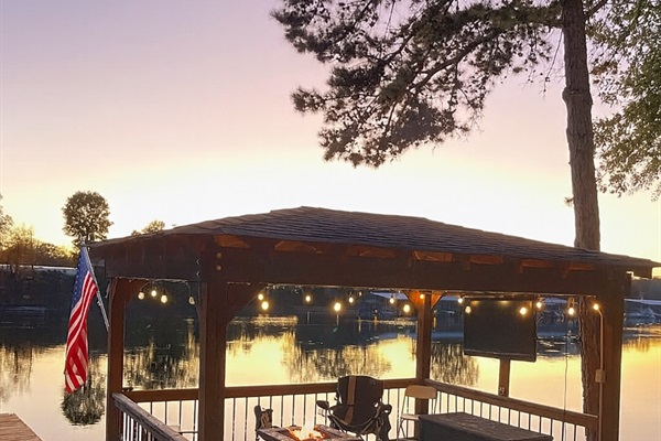 Come and enjoy the game next to the lake on our private gazebo with a large flatscreen TV!