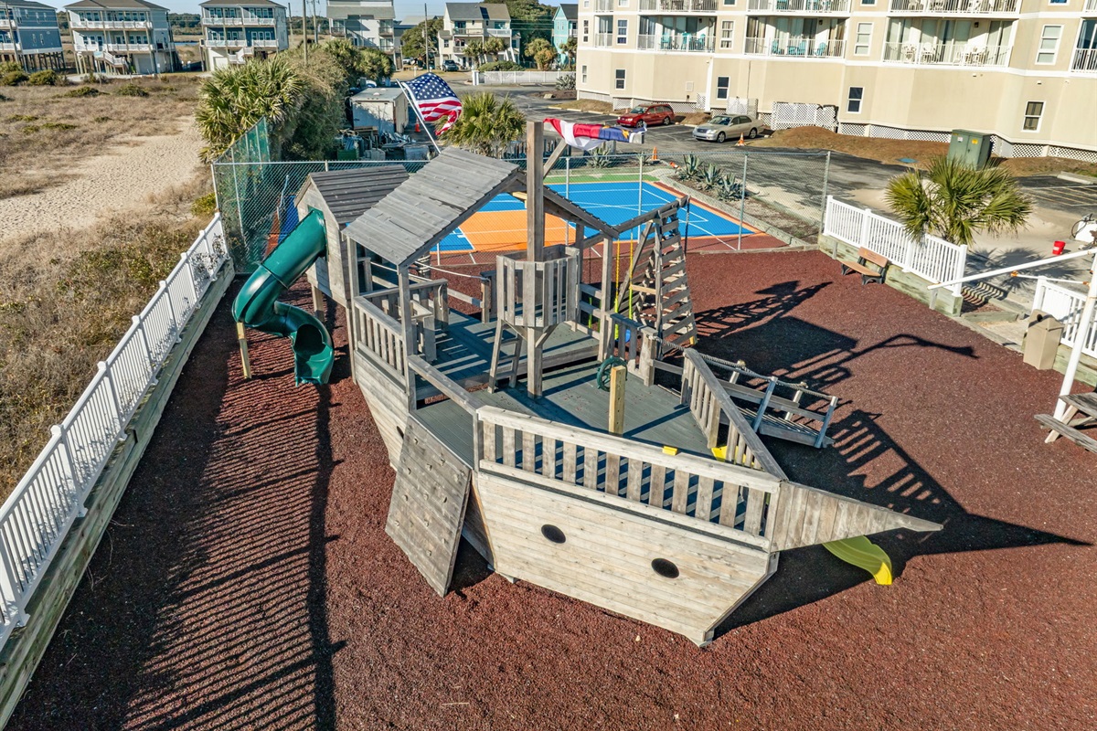 On-site playground and sports court area&mdash;perfect for kids to play and families to enjoy extra fun just steps from the beach