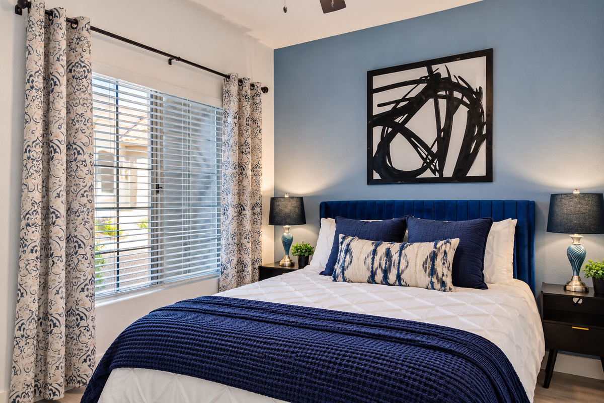 A serene holiday haven, perfect for deep rest and festive comfort.” 🎄✨