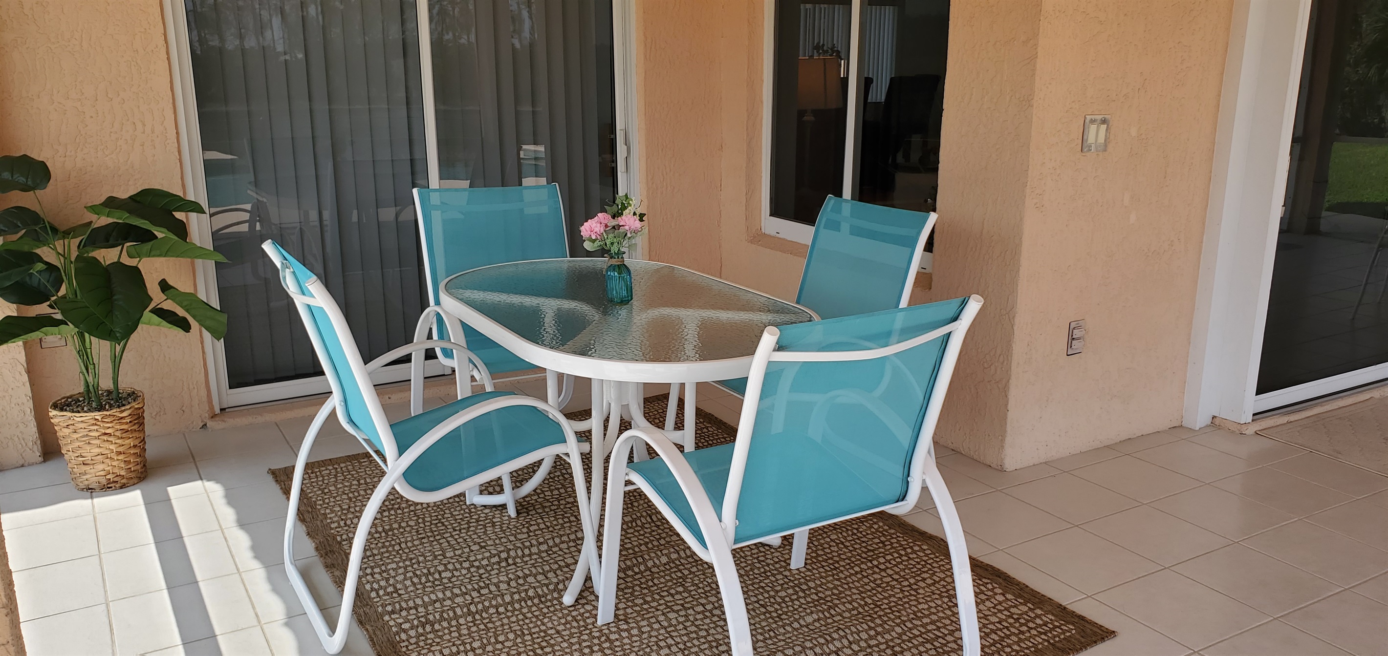 Outdoor seating on Lanai