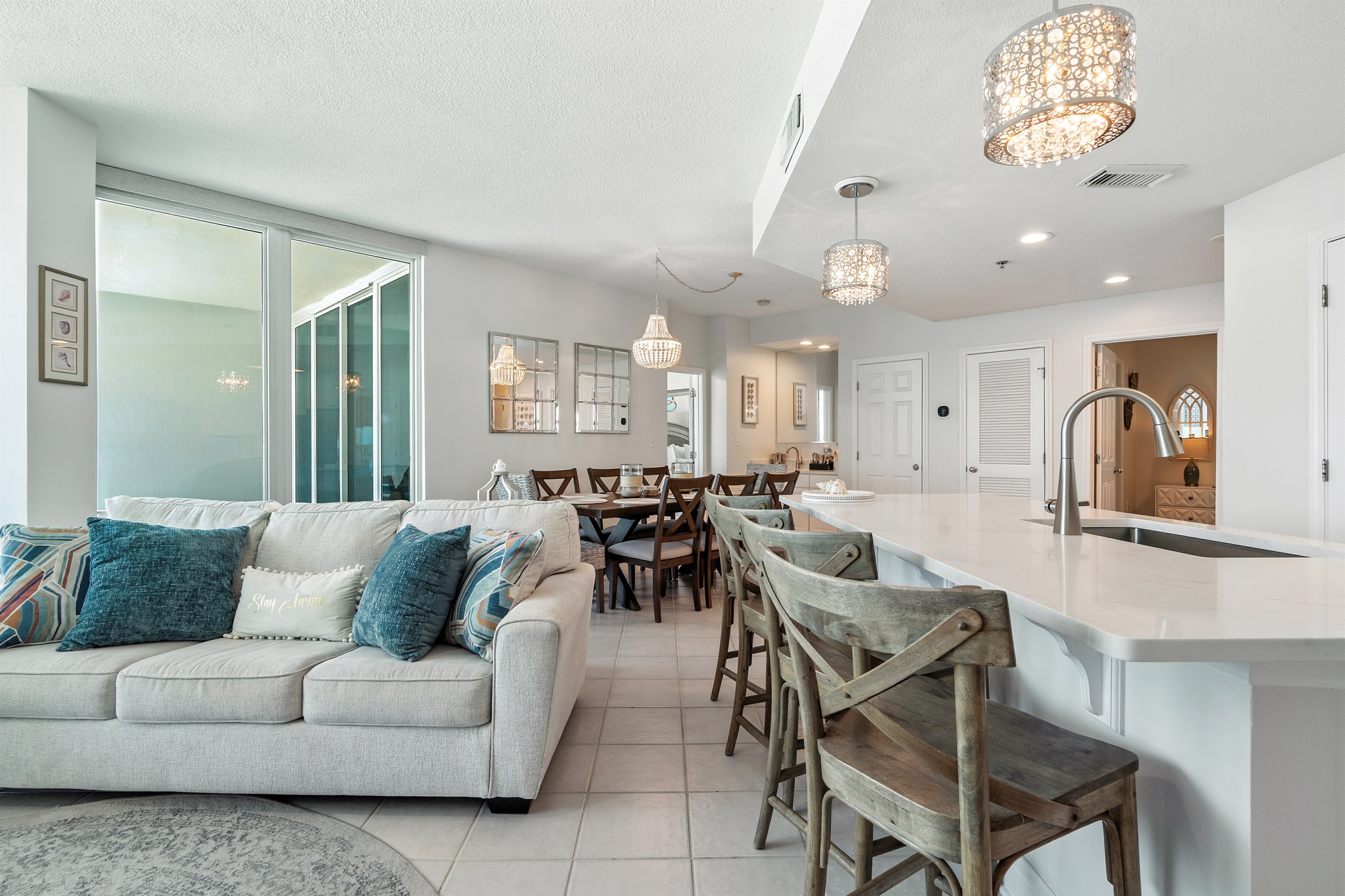 Kitchen/Living Area