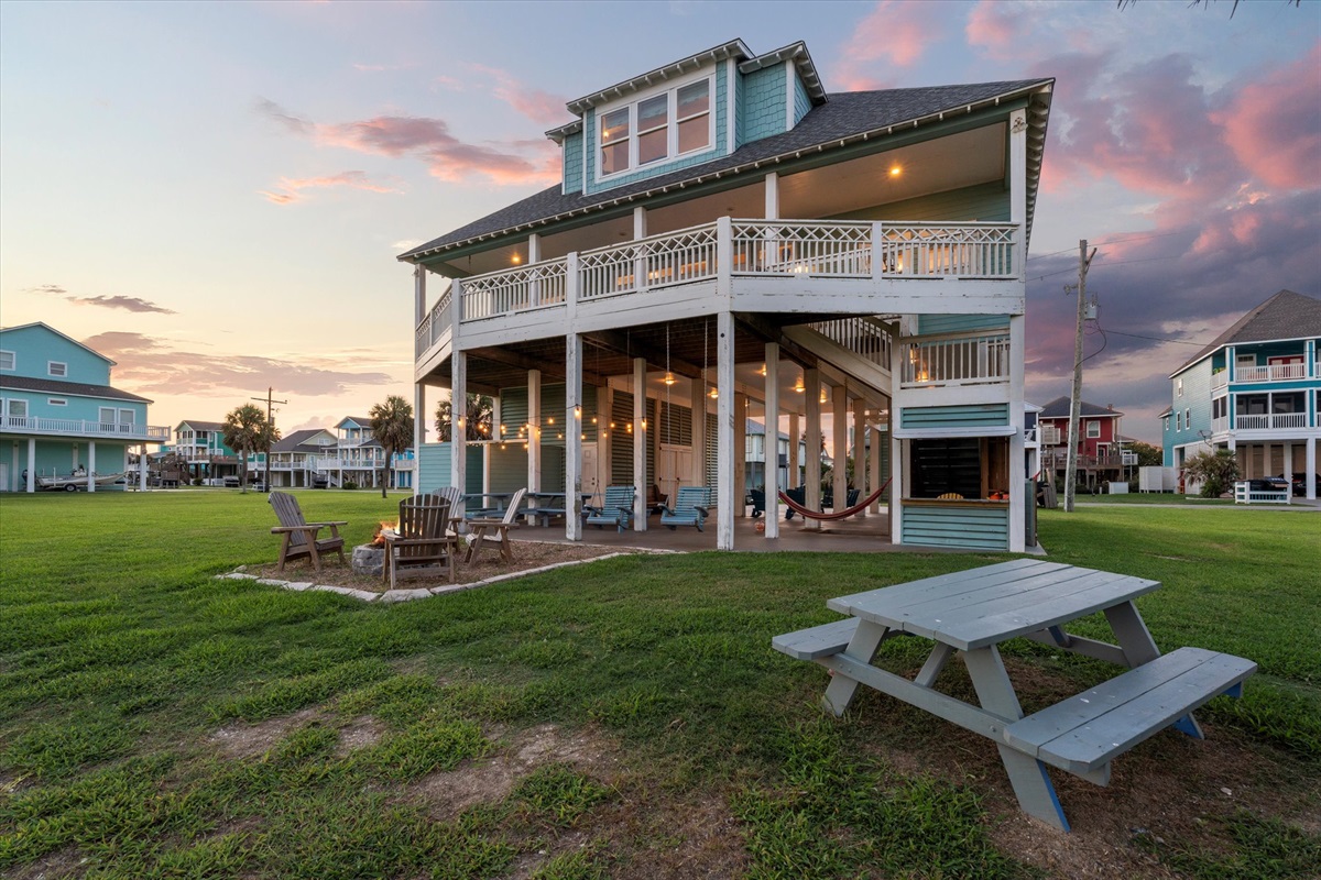83179cf2810a421ca548c4365aa9d665 Large | Beachhouse | Texas | TX | Vacation Homes | Galveston | Crystal Beach | Kokomo | Breezy Days | Beachfront Elegance | Sunrise Serenity | Southern Sands Property Management, LLC