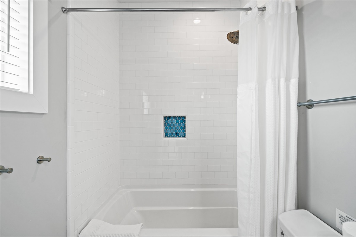 Shared 1st Floor Bathroom