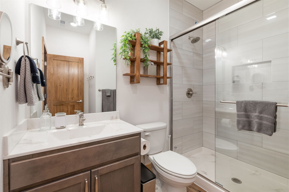 King bed #1 ensuite bath