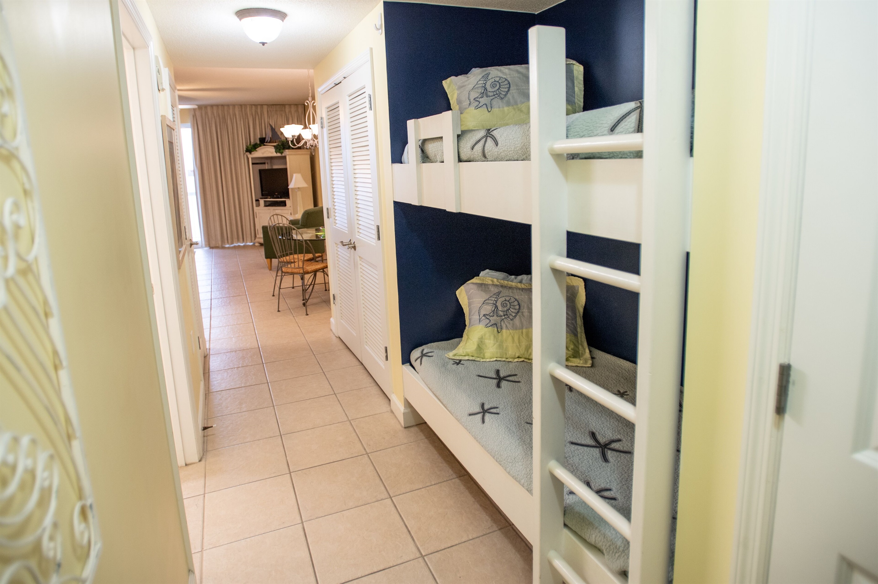 Bunk Area with 2 twin beds