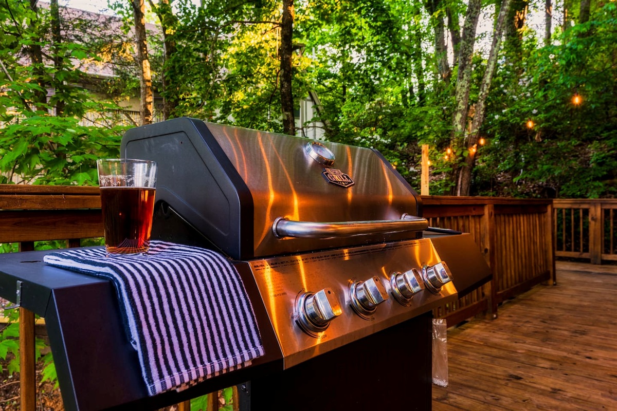 Get your grill on! Gas grill is conveniently off the kitchen on the main deck.