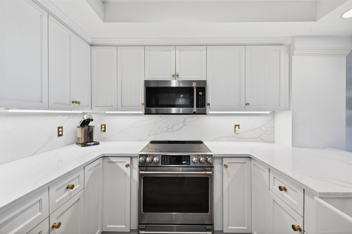 Kitchen | 1006 Ocean Blvd, Isle of Palms, SC | 102 Dunescape | IOP Escapes