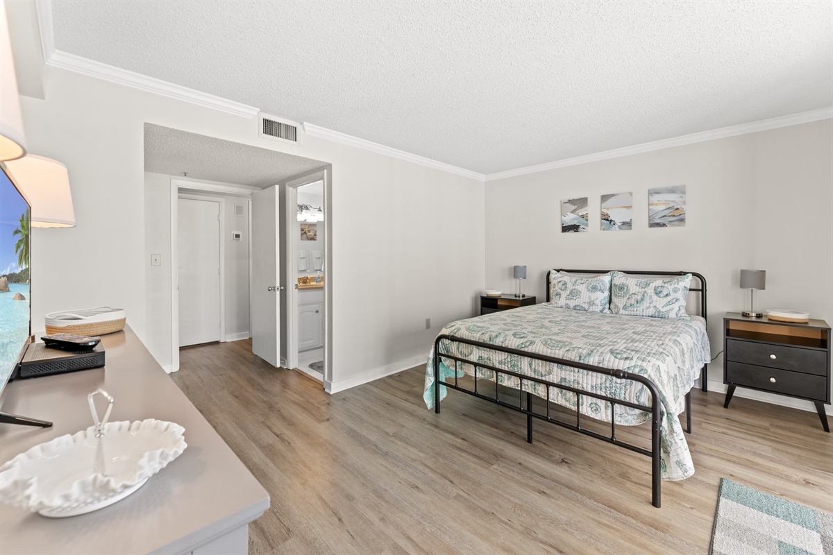 Beautiful 2nd Bedroom with queen, balcony access and ensuite