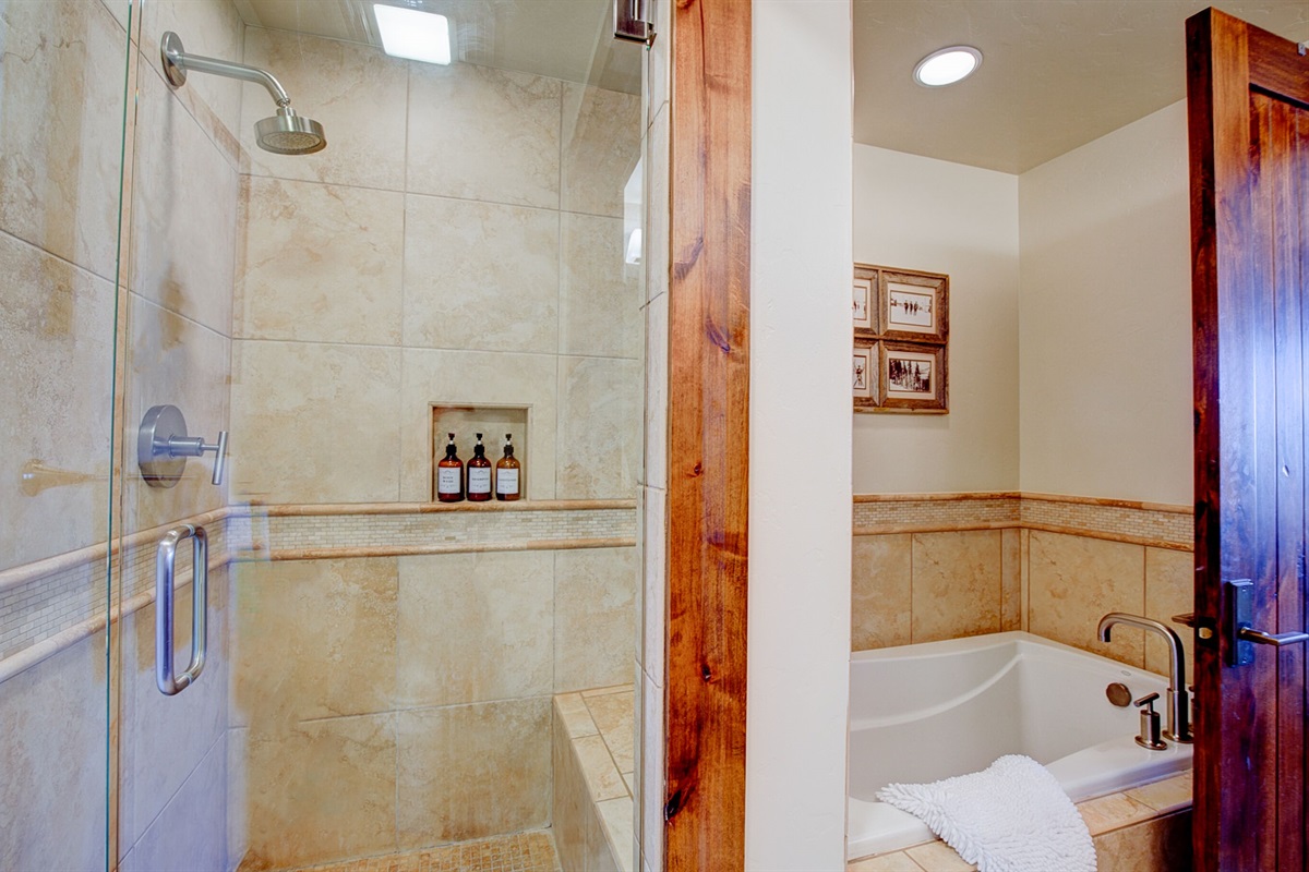 Shampoo, conditioner and body wash for your use.