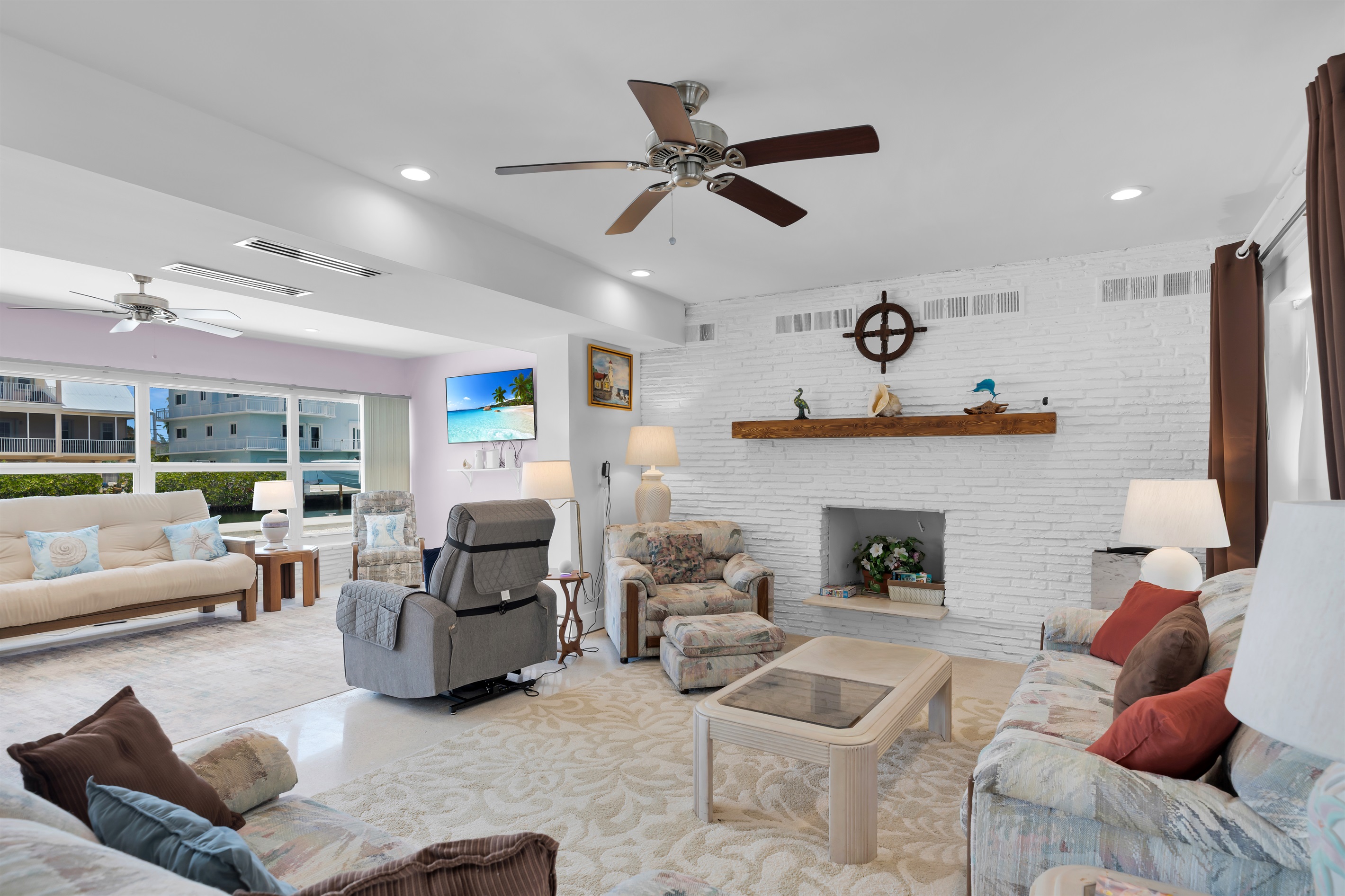 Large sitting room